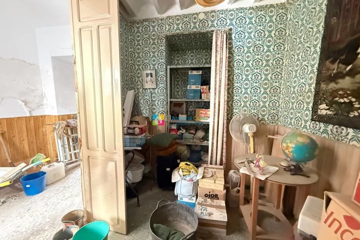 Image No.6-6 Bed Townhouse for sale