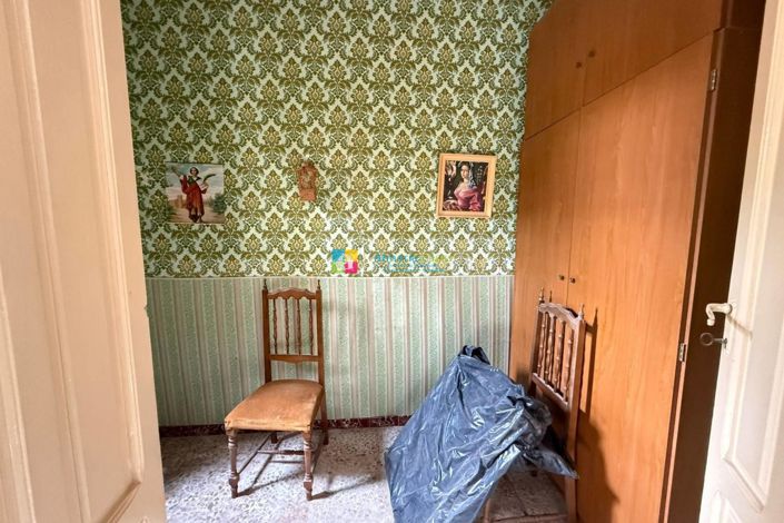 Image No.7-6 Bed Townhouse for sale