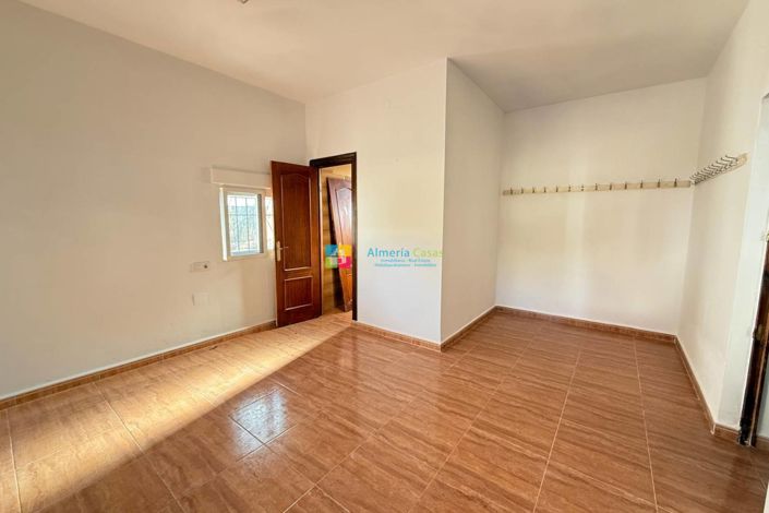 Image No.11-3 Bed Country House for sale