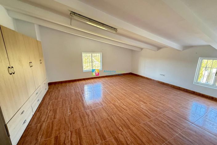 Image No.16-3 Bed Country House for sale