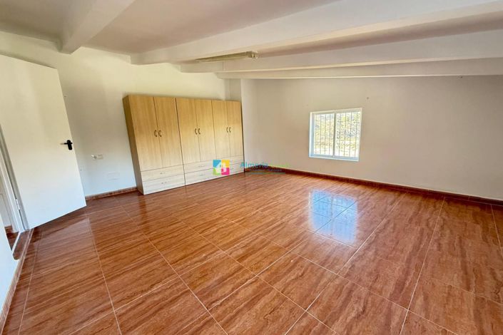 Image No.17-3 Bed Country House for sale