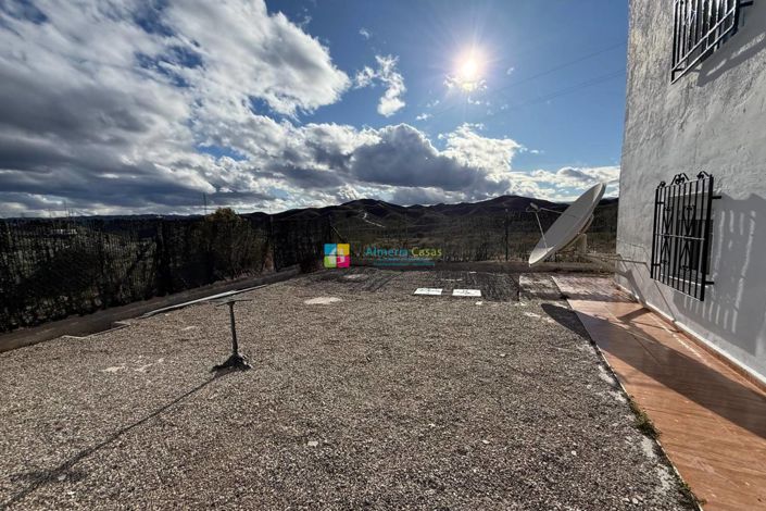 Image No.28-3 Bed Country House for sale