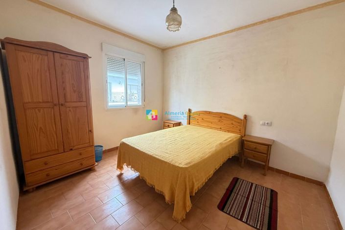 Image No.15-3 Bed Townhouse for sale