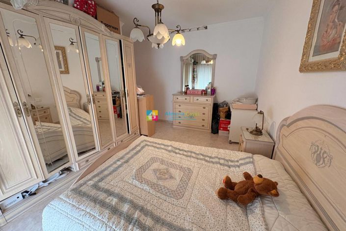 Image No.17-4 Bed Townhouse for sale