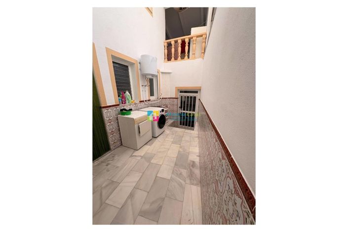 Image No.18-4 Bed Townhouse for sale