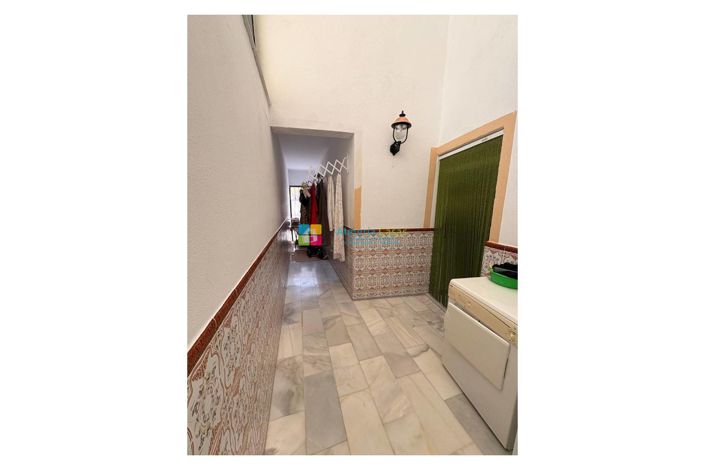 Image No.19-4 Bed Townhouse for sale