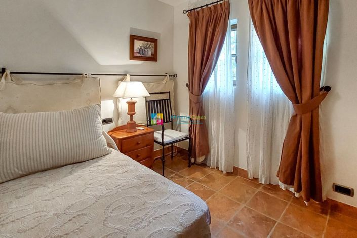 Image No.10-4 Bed Villa for sale