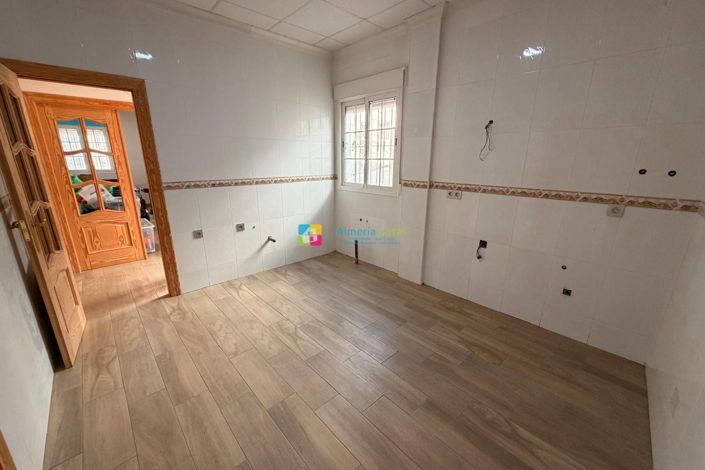 Image No.16-2 Bed Townhouse for sale