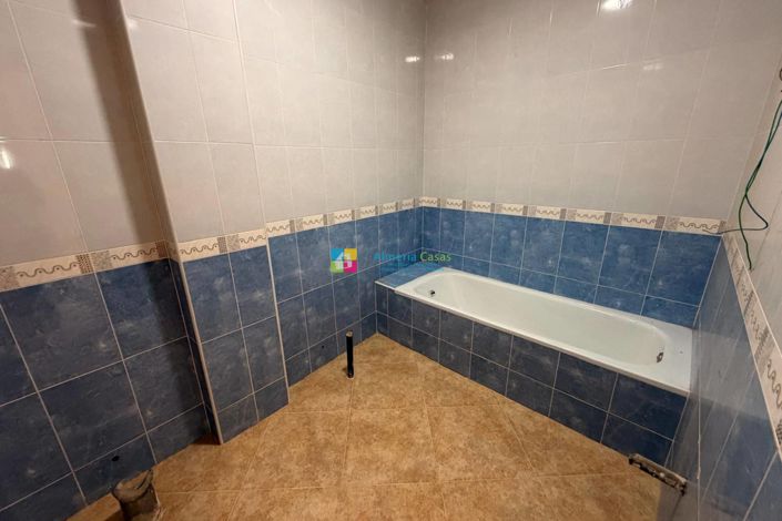 Image No.18-2 Bed Townhouse for sale