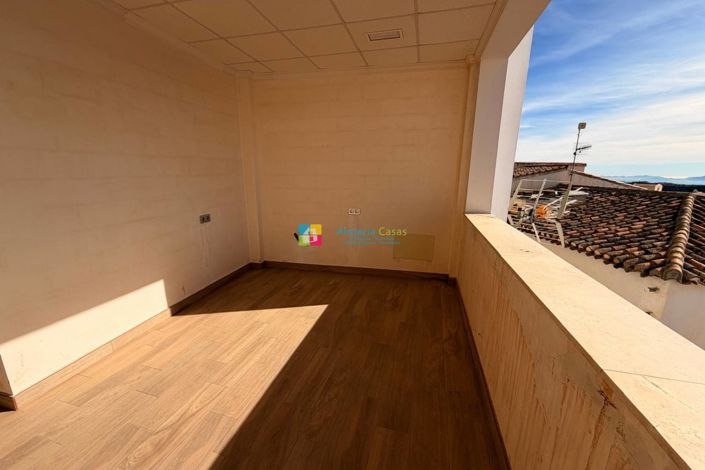 Image No.20-2 Bed Townhouse for sale