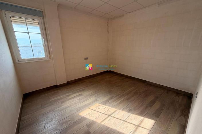 Image No.7-2 Bed Townhouse for sale