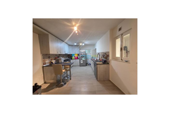 Image No.3-5 Bed Townhouse for sale