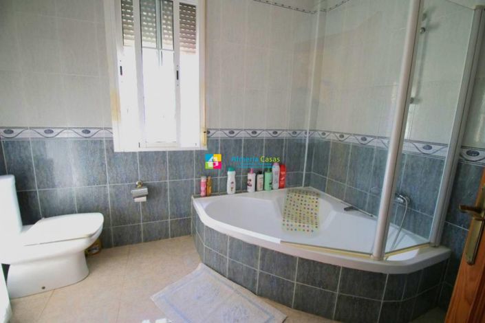 Image No.18-3 Bed Villa for sale