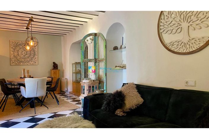 Image No.17-4 Bed Country House for sale