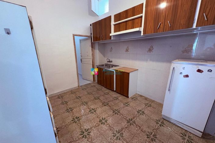 Image No.11-6 Bed Townhouse for sale