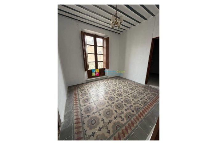 Image No.14-6 Bed Townhouse for sale