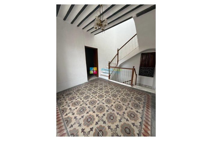 Image No.15-6 Bed Townhouse for sale