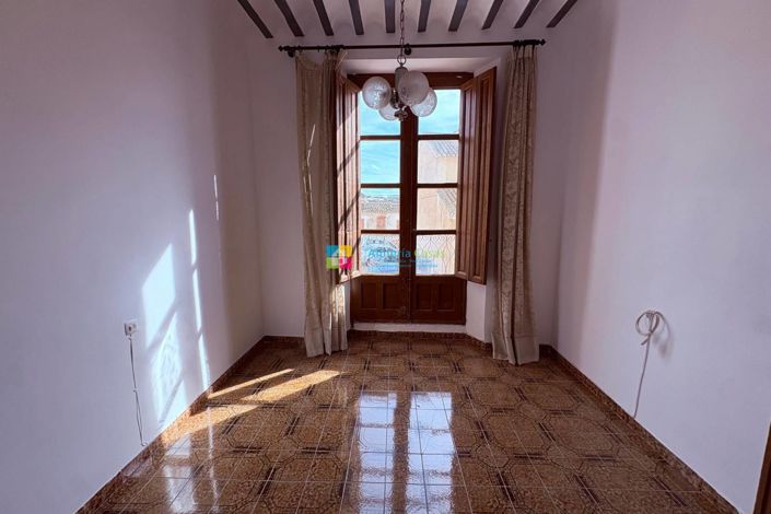 Image No.16-6 Bed Townhouse for sale