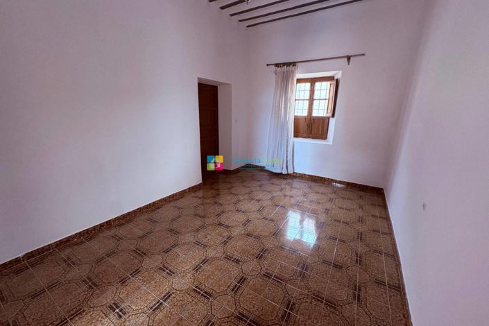 Image No.19-6 Bed Townhouse for sale