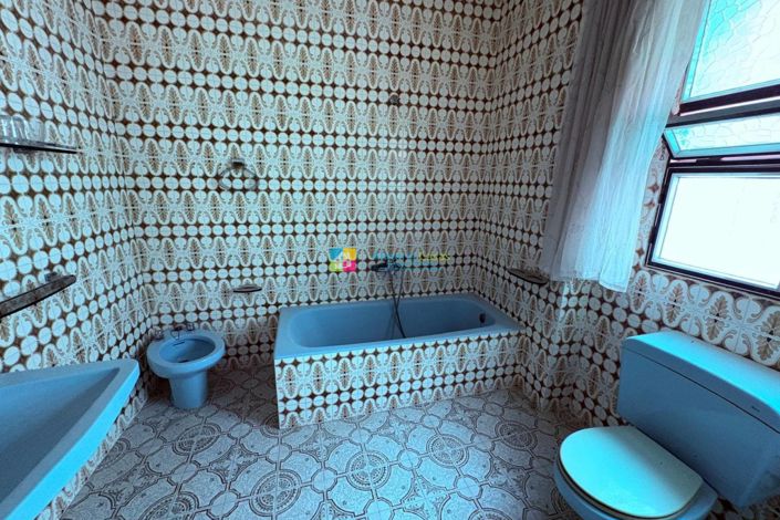 Image No.22-6 Bed Townhouse for sale