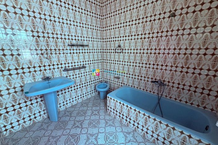 Image No.23-6 Bed Townhouse for sale