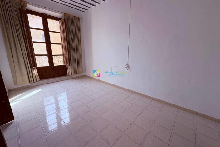 Image No.26-6 Bed Townhouse for sale