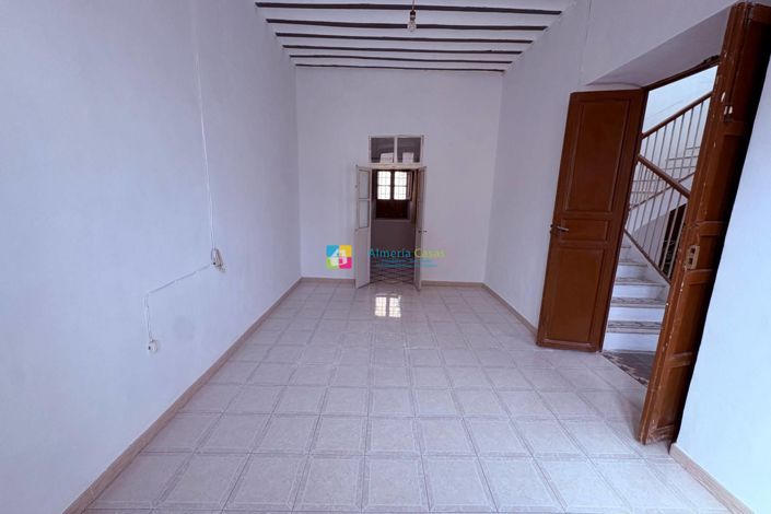 Image No.27-6 Bed Townhouse for sale