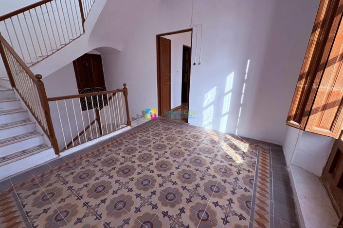 Image No.31-6 Bed Townhouse for sale