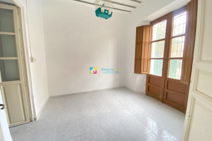 Image No.4-6 Bed Townhouse for sale