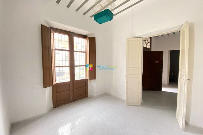 Image No.5-6 Bed Townhouse for sale