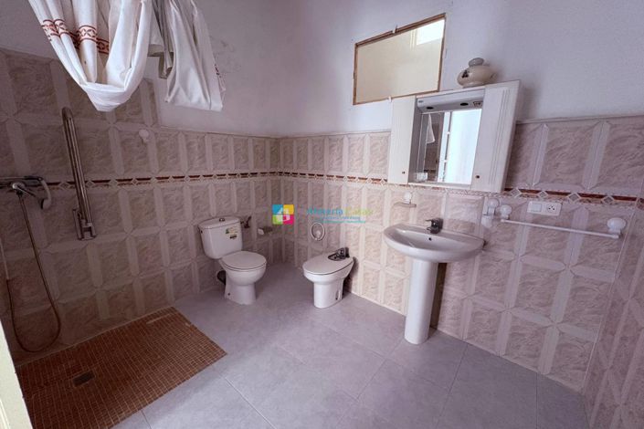 Image No.9-6 Bed Townhouse for sale