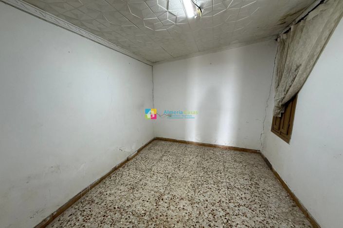 Image No.11-3 Bed Country House for sale