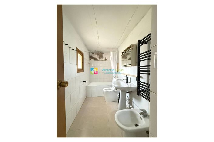 Image No.17-3 Bed Country House for sale