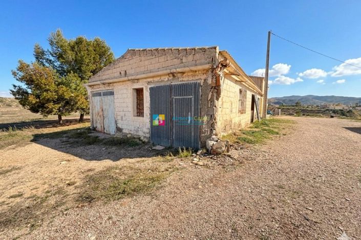 Image No.30-3 Bed Country House for sale