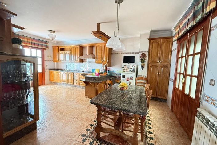 Image No.10-5 Bed Townhouse for sale