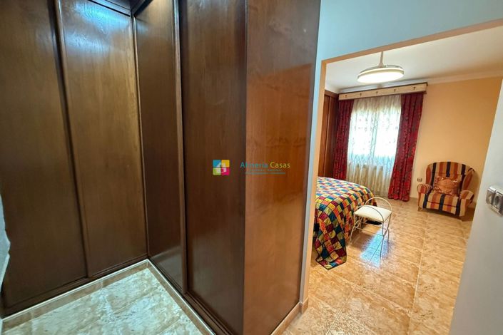 Image No.20-5 Bed Townhouse for sale