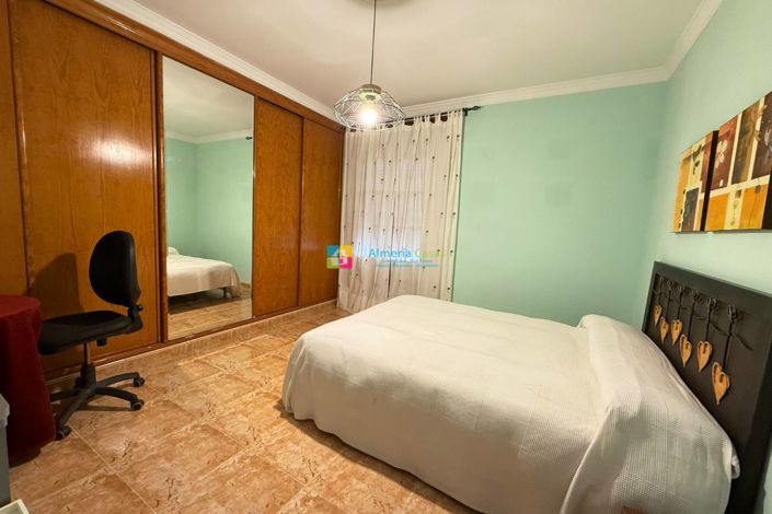 Image No.21-5 Bed Townhouse for sale