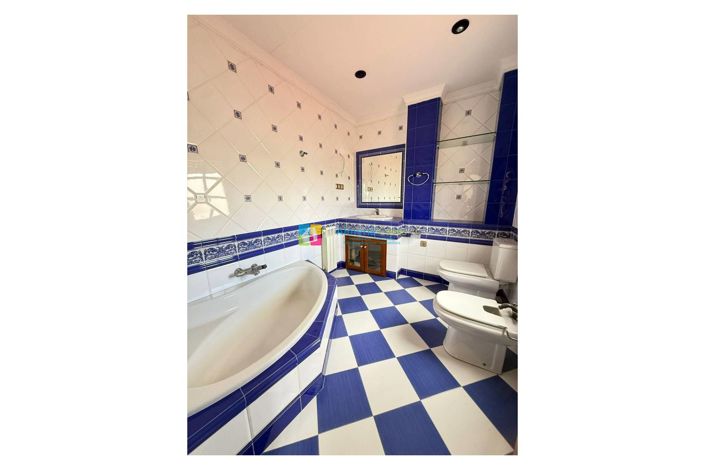 Image No.26-5 Bed Townhouse for sale