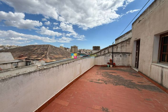 Image No.28-5 Bed Townhouse for sale