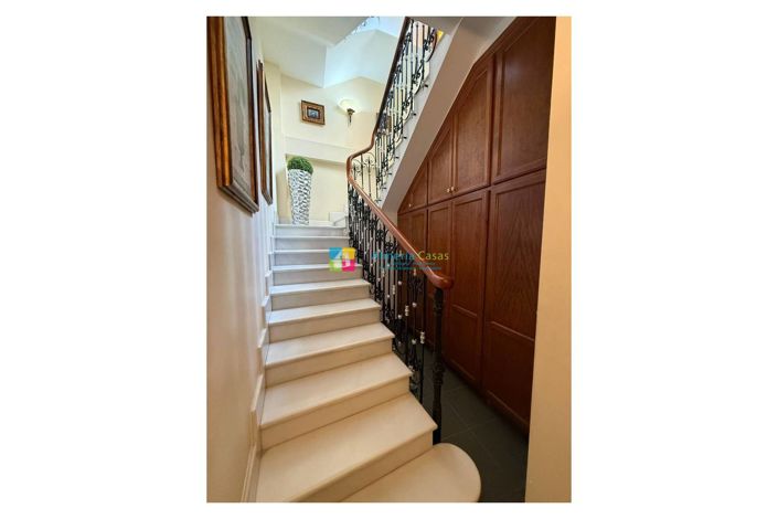 Image No.5-5 Bed Townhouse for sale