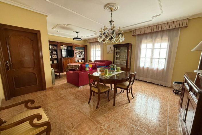 Image No.6-5 Bed Townhouse for sale