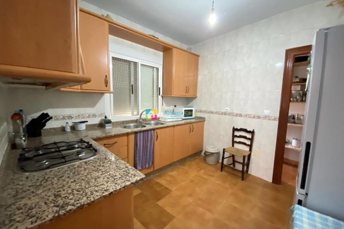 Image No.12-8 Bed Townhouse for sale