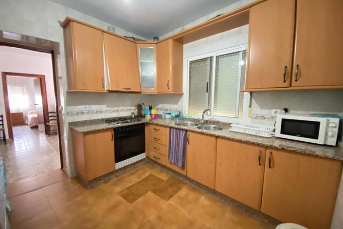 Image No.13-8 Bed Townhouse for sale