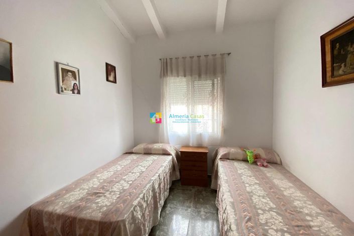 Image No.17-8 Bed Townhouse for sale