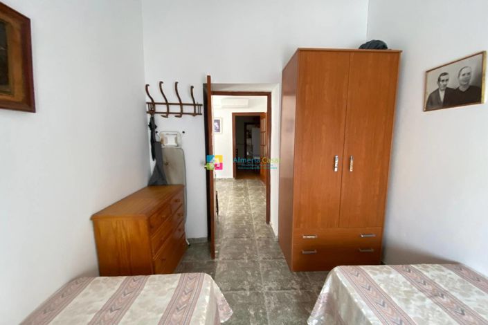 Image No.18-8 Bed Townhouse for sale