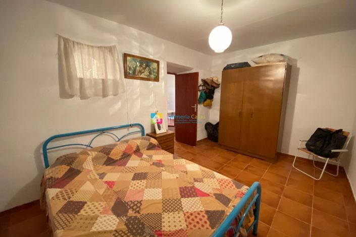 Image No.27-8 Bed Townhouse for sale