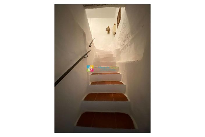 Image No.29-8 Bed Townhouse for sale