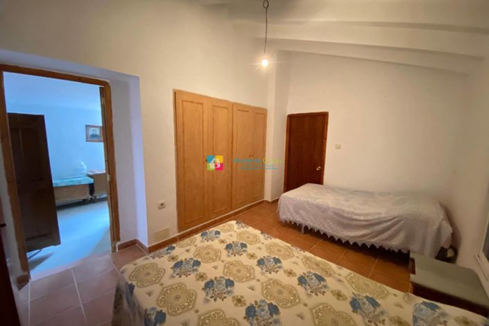 Image No.33-8 Bed Townhouse for sale