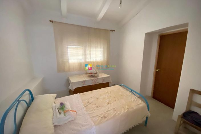 Image No.34-8 Bed Townhouse for sale