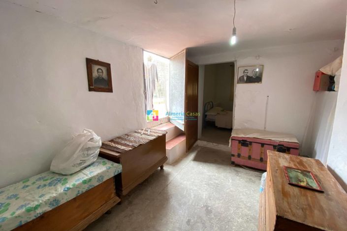 Image No.35-8 Bed Townhouse for sale